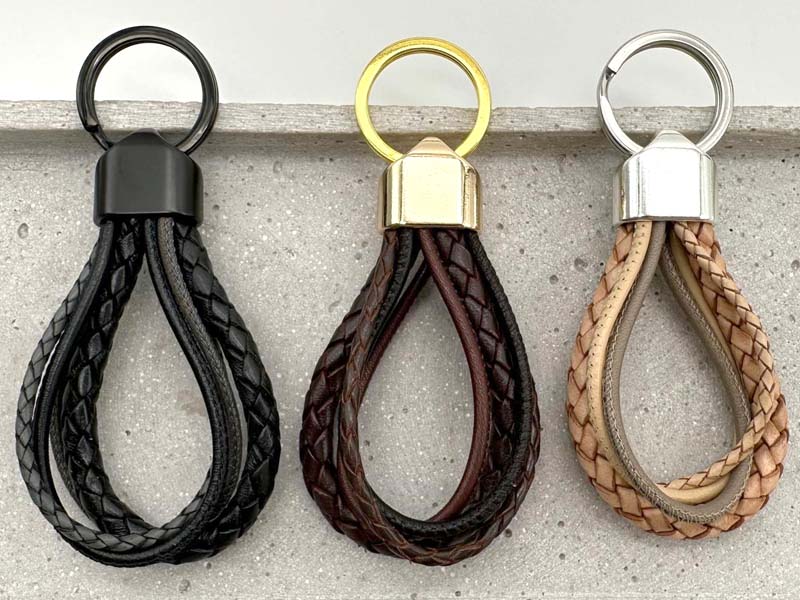 Schlüsselanhänger mit Lederbändern 3 Farben, Gravur vorne und hinten möglich