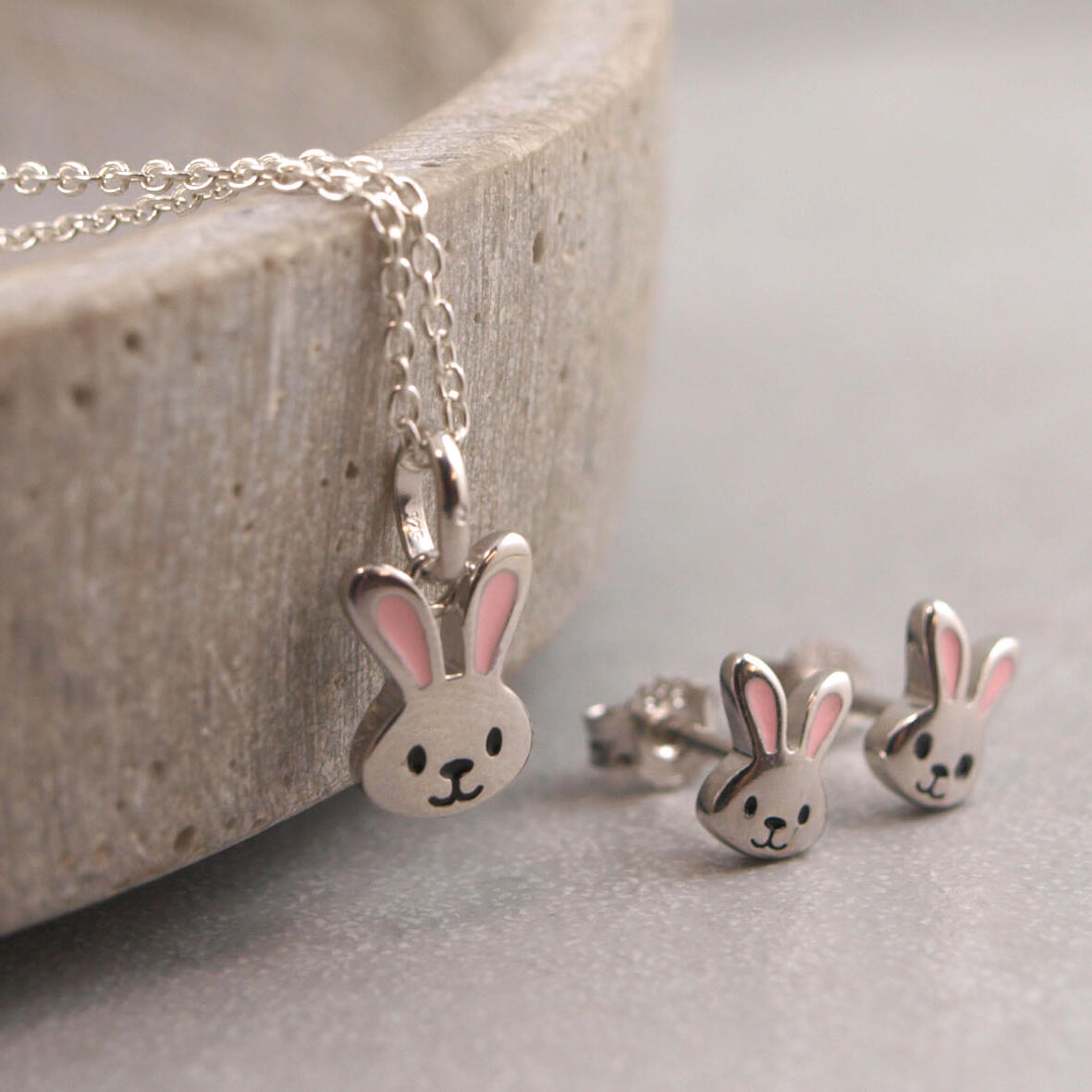 Besonderer Schmuck als Geschenk für Kinder mit Gravur