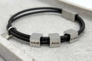 Lederarmband Nappa mit Gravurwürfel mit Kindernamen. Familienarmband Kopie