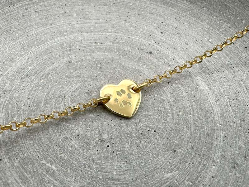 Herzarmband aus Silber vergoldet mit Pfotengravur