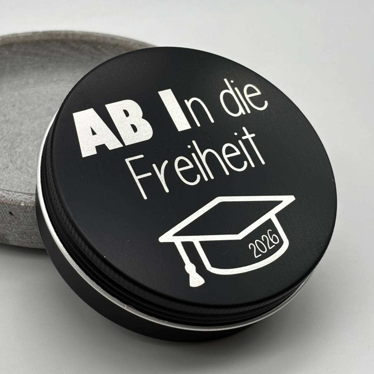 Schwarze Dose zum Abitur, Ab in die Freiheit