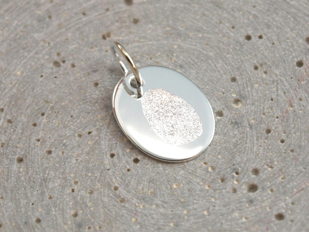 Gravuranhänger oval glänzend, Fingerabdruck