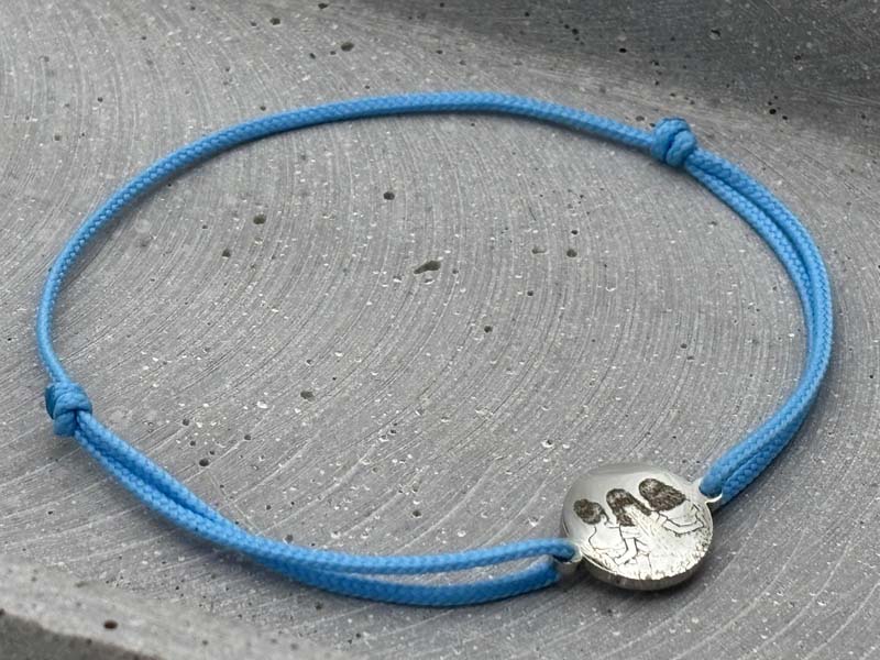 Schiebeknotenarband mit Gravurplättchen viele Farben, Silber oder Gold, hellblau