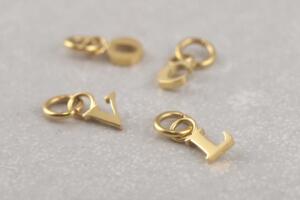 Buchstabe klein aus Edelstahl für Kette gold