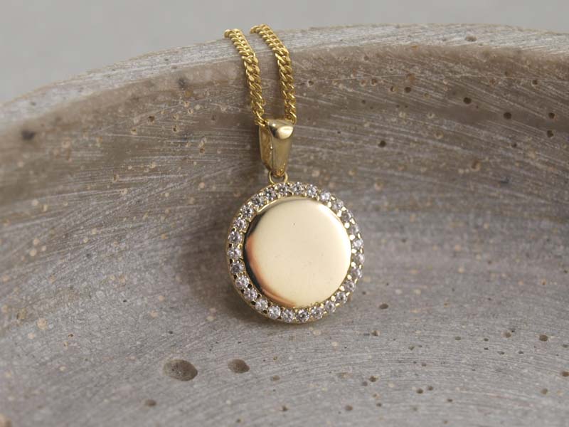 Gravuranhänger echt Gold mit Zirkonrand, 333er Gold, 12 mm