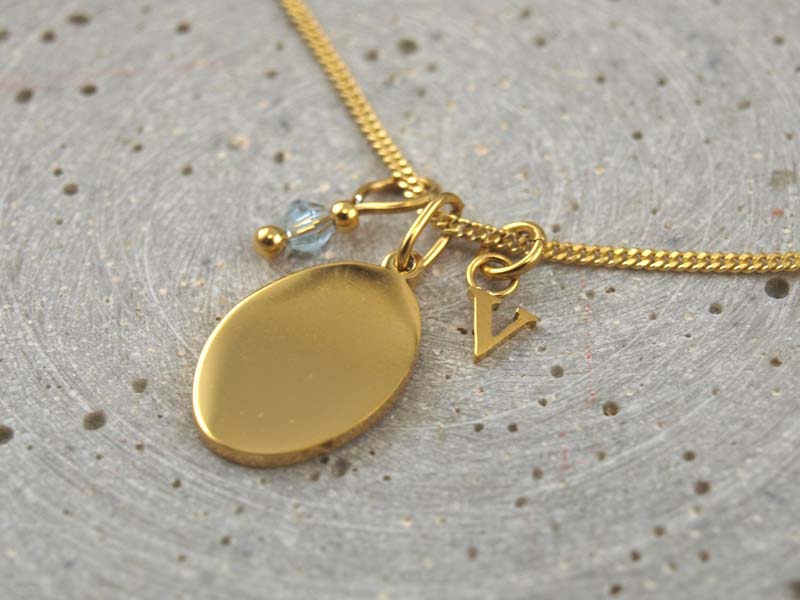 Kette aus Edelstahl mit Gravuranhänger, Buchstabe und Steinchen, Gold