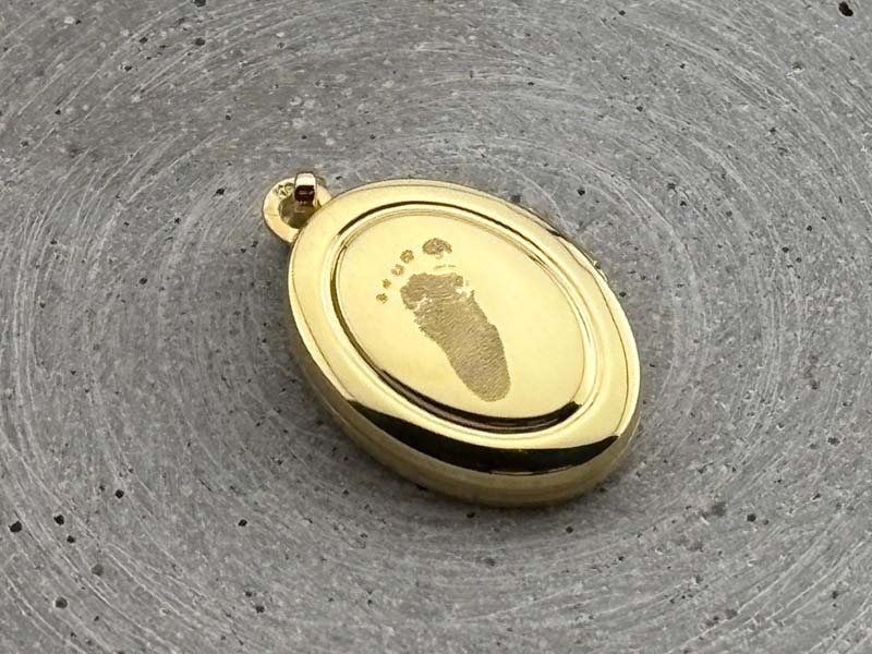 Medaillon echt Gold mit Fußabdruck