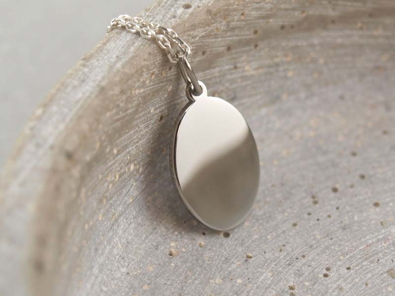 Ovaler Anhänger aus Edelstahl, Silber